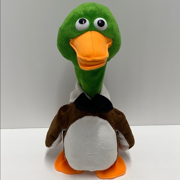 Giggles Penguin - Picture 1 of 17